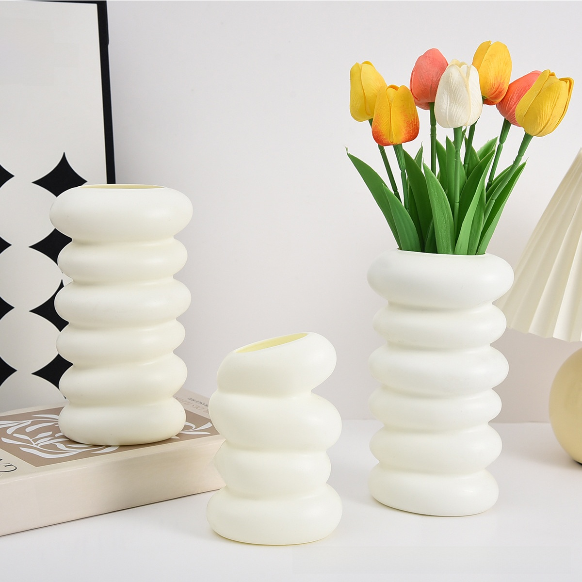 Home Office Call Center - 1PC Spiral Pattern Plastic Vase Crafts