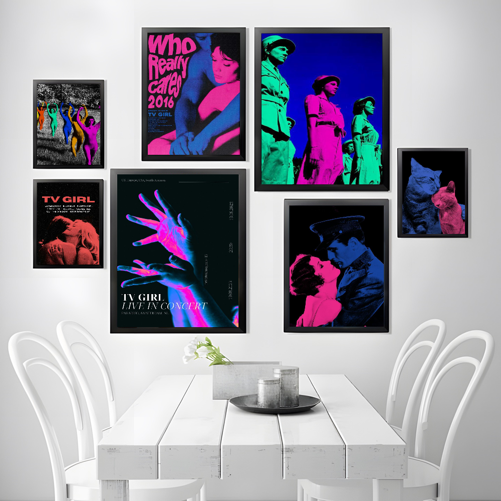 Pink Blue TV Girl Art Poster H - Home Office And Tv Room Ideas recensione e prezzo