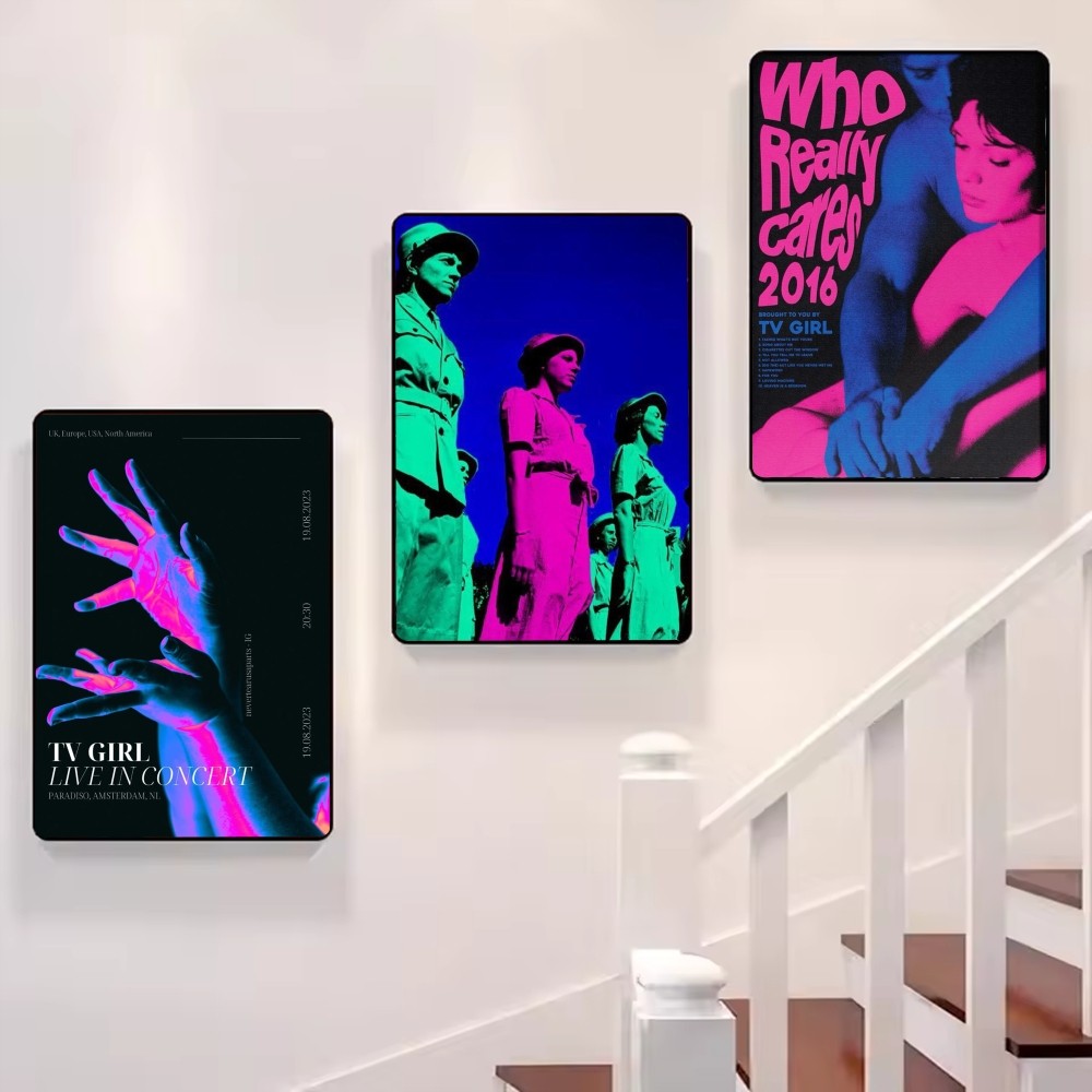 Pink Blue TV Girl Art Poster H - Home Office And Tv Room Ideas recensione e prezzo