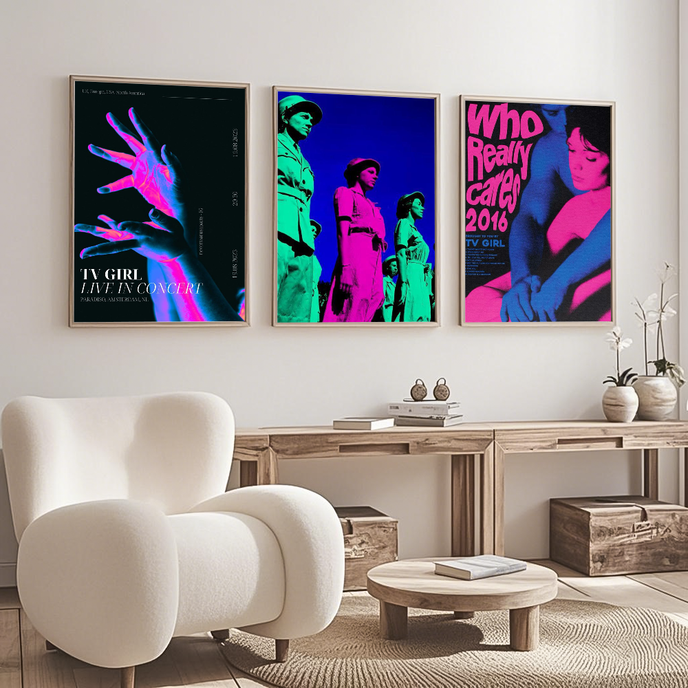 Pink Blue TV Girl Art Poster H - Home Office And Tv Room Ideas recensione e prezzo